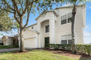Exterior - Fantastic 4 Bedroom In Gated Community with Private Pool and Games Room Minutes to Disney (Davenport)