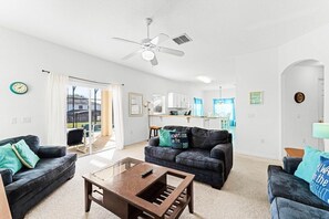 TV - Fantastic 4 Bedroom In Gated Community with Private Pool and Games Room Minutes to Disney (Davenport)