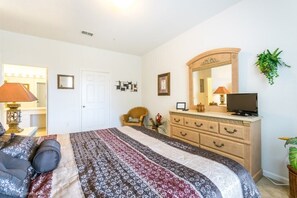 3 habitaciones, tabla de planchar con plancha, wifi y ropa de cama 