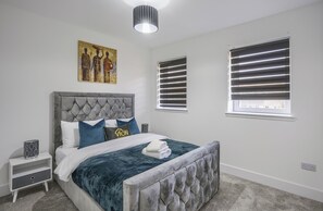 3 Schlafzimmer, Bügeleisen/Bügelbrett, WLAN, Bettwäsche