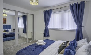 3 dormitorios, tabla de planchar con plancha, wifi y ropa de cama