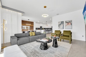TV - Ultimate Bespoke 6 Bedroom Champions Gate Pool Villa (Davenport)