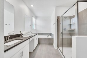 Towels - Ultimate Bespoke 6 Bedroom Champions Gate Pool Villa (Davenport)