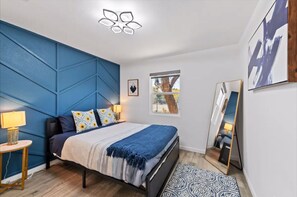4 bedrooms, iron/ironing board, WiFi, bed sheets
