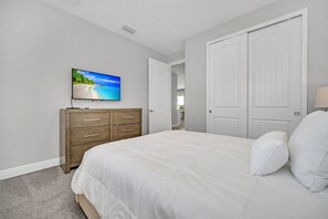5 bedrooms, iron/ironing board, WiFi, bed sheets - New Encore Resort 5 Bedroom Resort Home (Kissimmee)