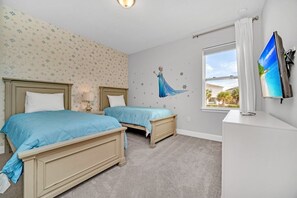 5 bedrooms, iron/ironing board, WiFi, bed sheets - New Encore Resort 5 Bedroom Resort Home (Kissimmee)