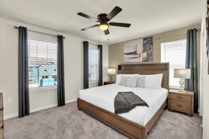 10 slaapkamers, een strijkplank/strijkijzer, wifi, beddengoed