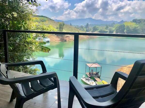 Classic Cottage, Lake View | Terrace/patio