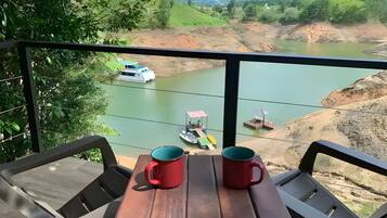 Cottage Klasik, pemandangan danau | Teras/patio