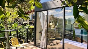 Classic Cottage, Lake View | Terrace/patio