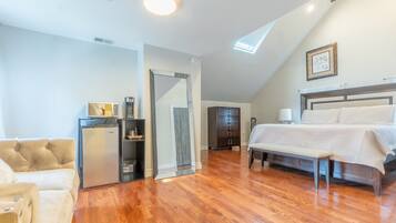 1 bedroom, iron/ironing board, travel crib, WiFi