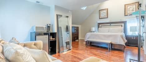 1 bedroom, iron/ironing board, travel crib, WiFi