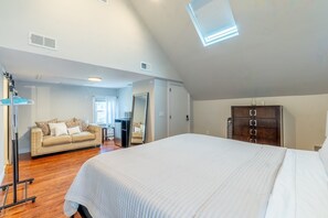 1 bedroom, iron/ironing board, travel crib, WiFi