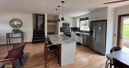 Charming 3-bedroom Mid-Century