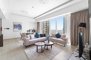 Deluxe Apartment, Canal View | Living area