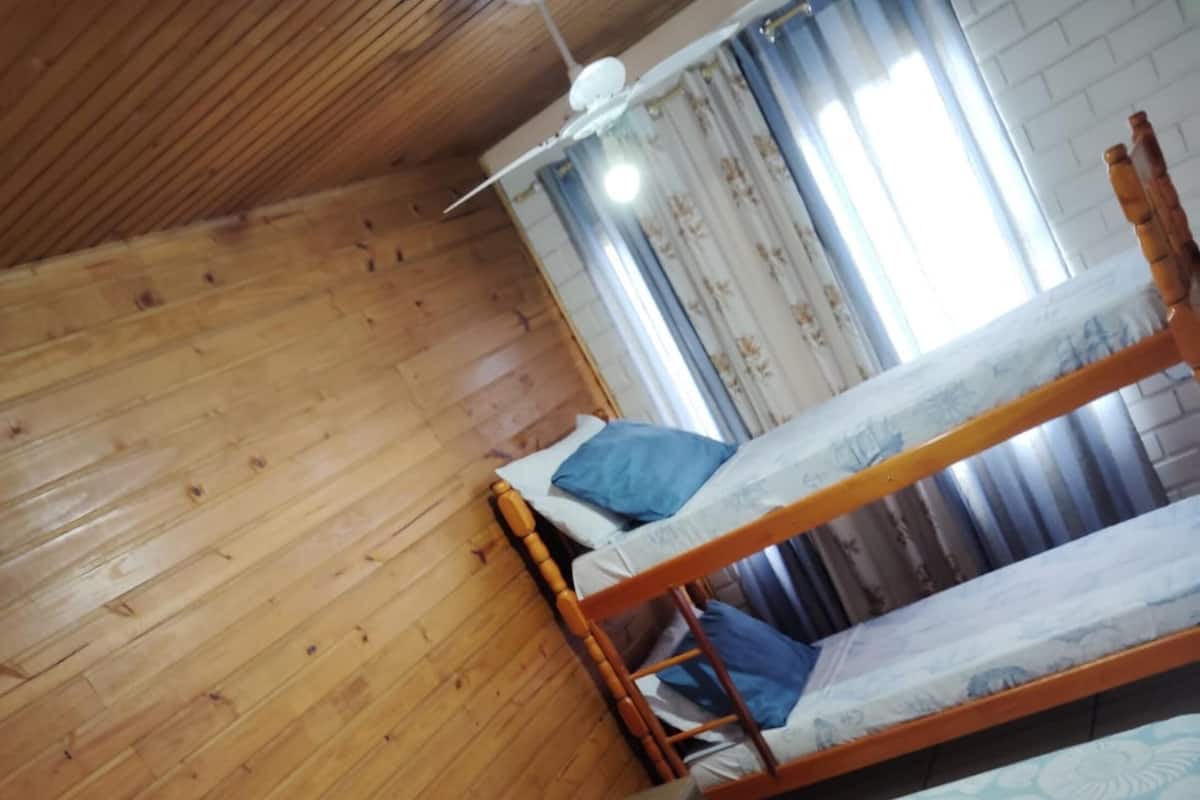 Standard Quadruple Room | Free WiFi, bed sheets