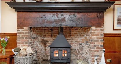 Sutton Barton Farmhouse sleeps 16 guests in 6 bedrooms