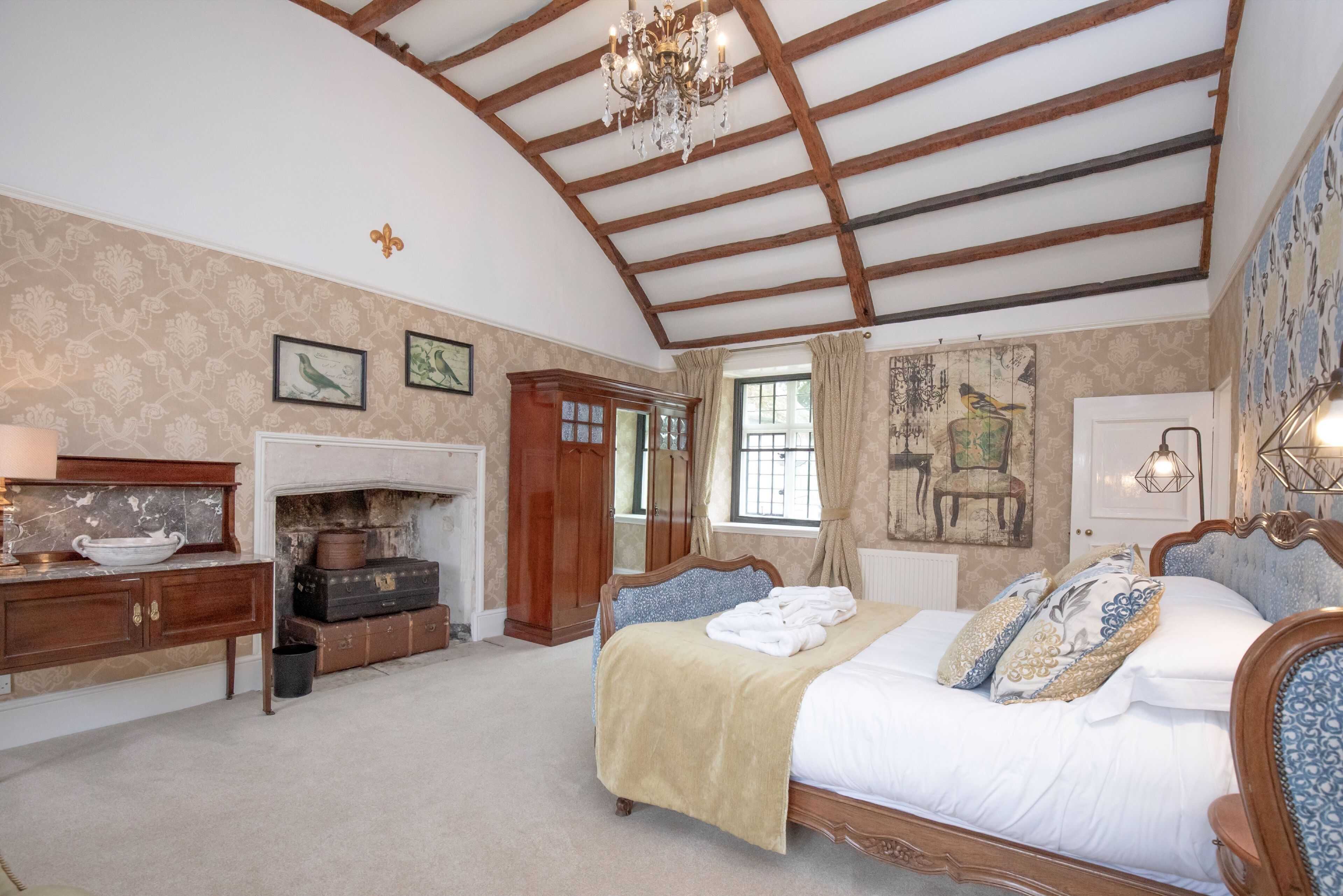 6 bedrooms, iron/ironing board, travel cot, WiFi