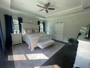 4 bedrooms, in-room safe, desk, iron/ironing board - Quiet, secluded 4 bedroom home with large pool. (Water Valley)