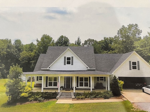 Quiet, secluded 4 bedroom home with large pool.
