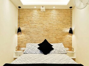 1 bedroom, desk, iron/ironing board, WiFi