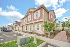 Exterior - Amazing and unique Dream House Experience just 5 Min to Disney Parks  (Kissimmee)