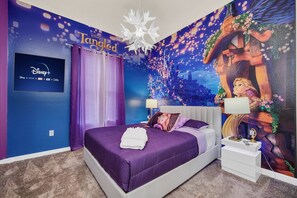 5 bedrooms, iron/ironing board, WiFi, bed sheets