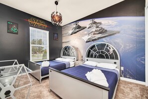 5 bedrooms, iron/ironing board, WiFi, bed sheets - Amazing and unique Dream House Experience just 5 Min to Disney Parks  (Kissimmee)