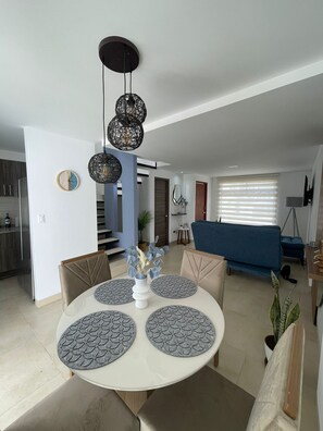 Interior - 2 story, 4 beds, 2½ baths in beautiful Valle de Los Chillos, Quito Ecuador (Quito)