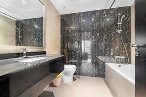 Departamento Deluxe, vista al canal | Baño | Secadora de cabello, toallas, jab ón, shampoo 