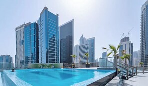 Outdoor pool - Elite Downtown Residences (Dubai)
