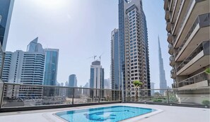 Outdoor pool - Elite Downtown Residences (Dubai)