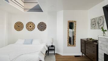 3 bedrooms, desk, iron/ironing board, WiFi