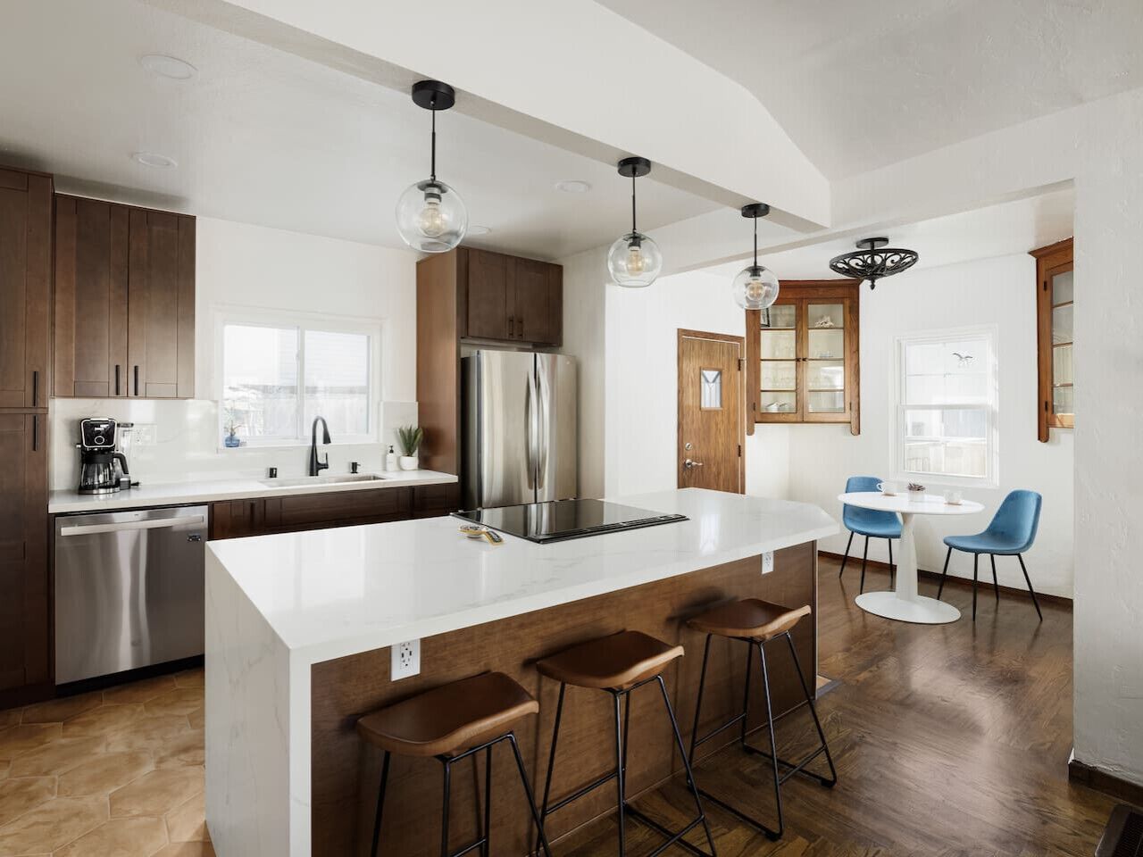 Kylskåp, mikrovågsugn, ugn och spishäll