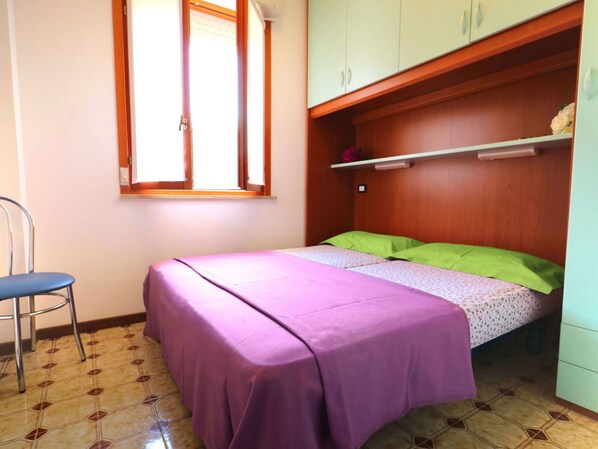 2 bedrooms, iron/ironing board, travel crib, free WiFi