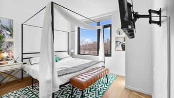 2 bedrooms, iron/ironing board, travel cot, WiFi