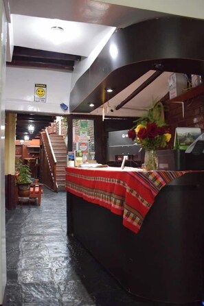 ฝ่ายต้อนรับ