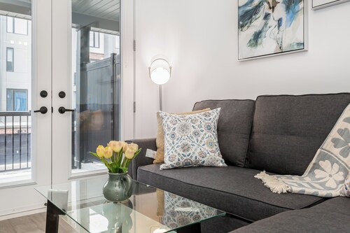 Cozy Getaway in Uptown Waterloo