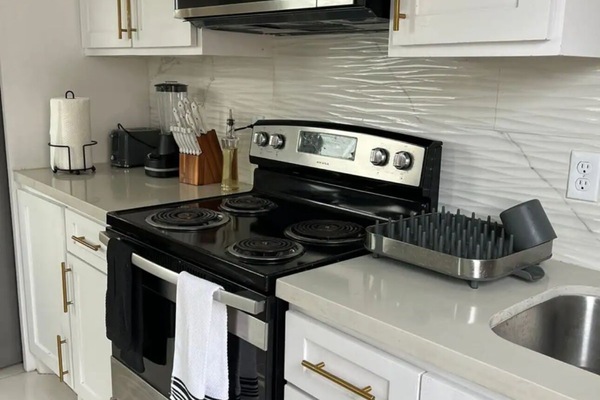 Frigorífic, microones, forn i placa de cuina