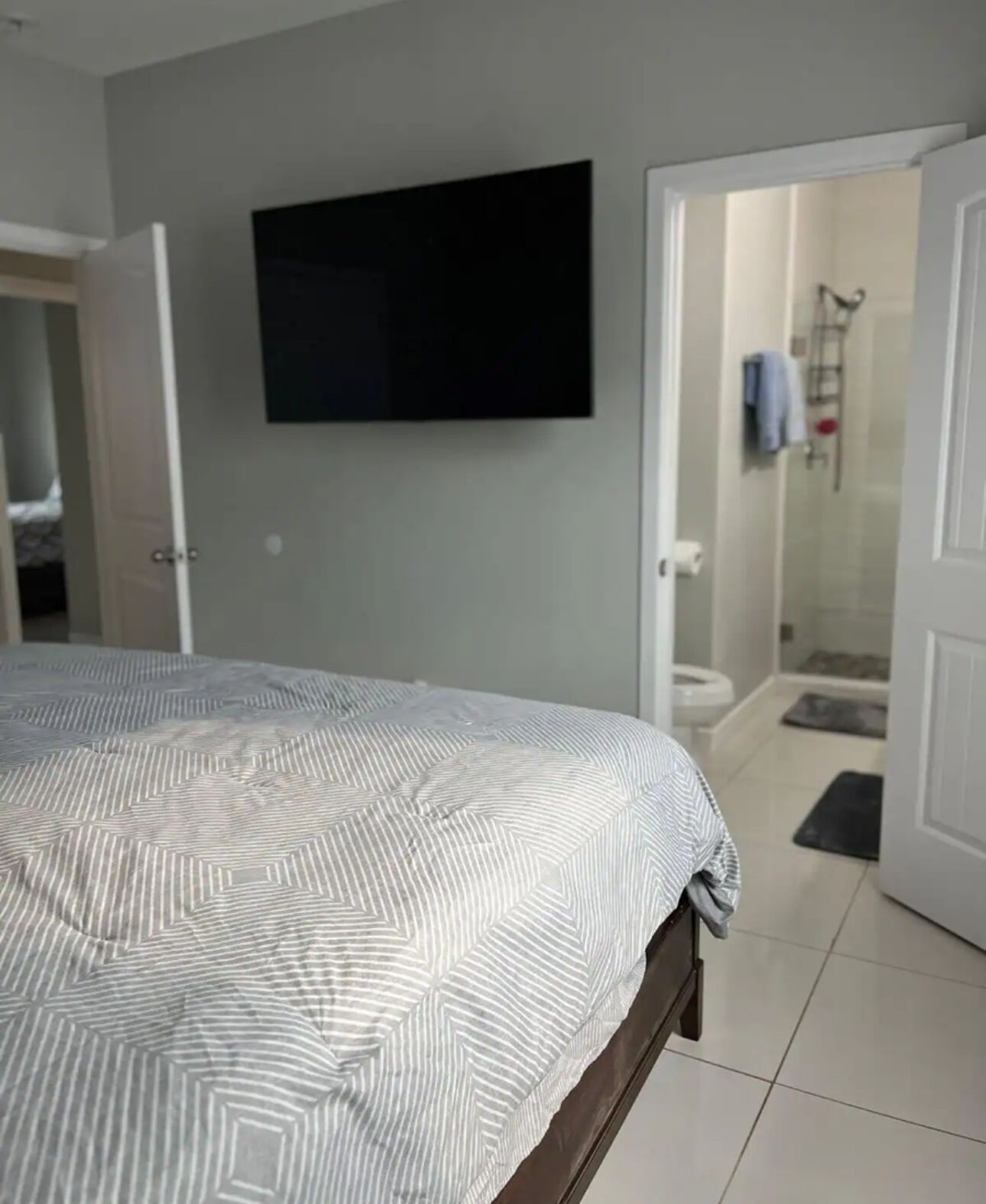 3 dormitorios, tabla de planchar con plancha, wifi y ropa de cama