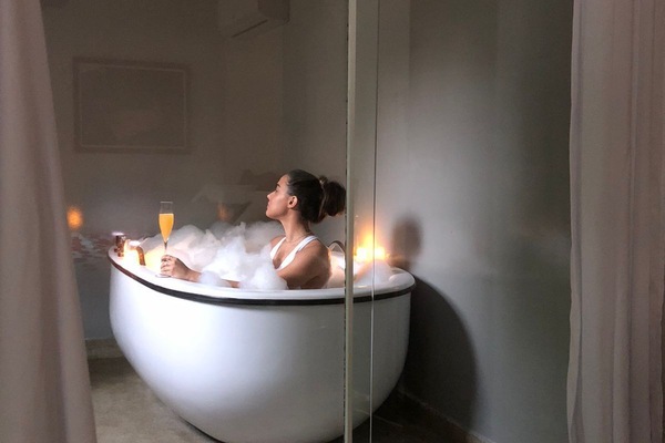 Honeymoon Double Room | Bathroom | Shower, free toiletries, hair dryer, towels