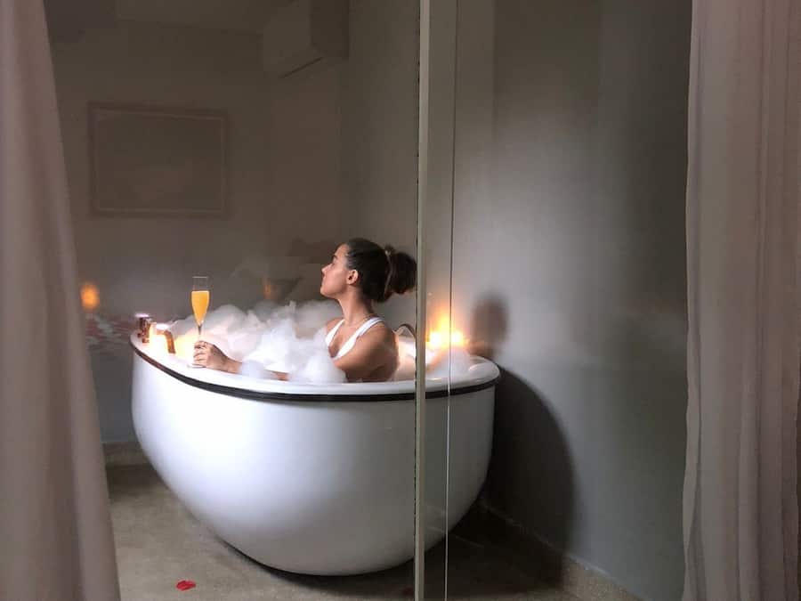 Honeymoon Double Room | Bathroom | Shower, free toiletries, hair dryer, towels