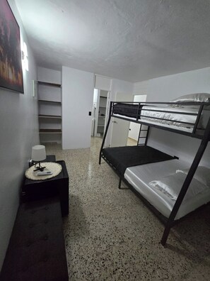 4 quartos, ferros/tábuas de passar roupa, Wi-Fi de cortesia