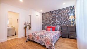 1 habitación, tabla de planchar con plancha, cuna de viaje y wifi 
