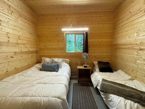 4 bedrooms, iron/ironing board, free WiFi, bed sheets