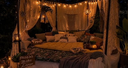Friends-Inspired 3 BDR Escape Vintage Vibes & Private Garden Near Chicago