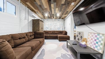 Een smart-tv, videogames, boeken en een printer