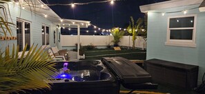 Outdoor spa tub - Beach Family Retreat w/HOT TUB, Fire pit, Lots of games & only 100 Steps to Sand (Ormond Beach)