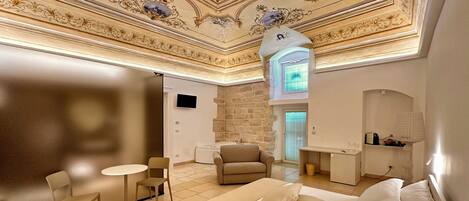 1 soverom, safe på rommet, skrivebord og wi-fi (inkludert)