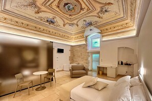 1 bedroom, in-room safe, desk, free WiFi